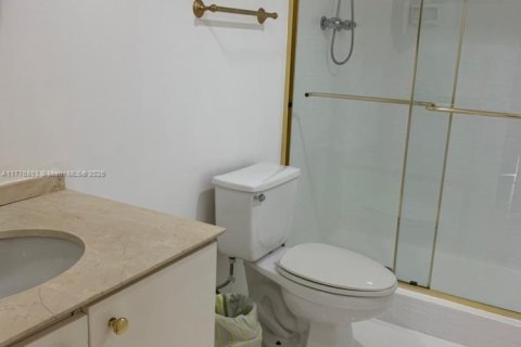 Condo in Sunny Isles Beach, Florida, 2 bedrooms  № 1864642 - photo 13