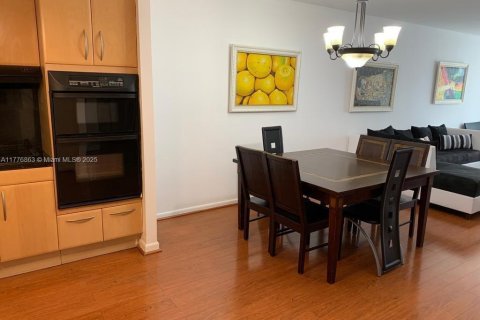 Condo in Sunny Isles Beach, Florida, 2 bedrooms  № 1864642 - photo 4