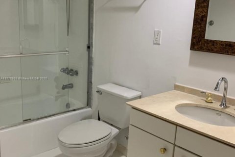 Condo in Sunny Isles Beach, Florida, 2 bedrooms  № 1864642 - photo 12
