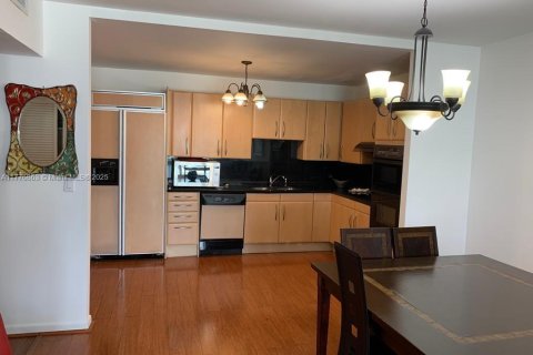 Condo in Sunny Isles Beach, Florida, 2 bedrooms  № 1864642 - photo 6