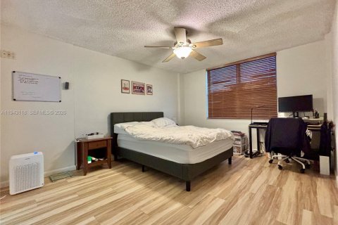 Copropriété à vendre à North Miami Beach, Floride: 2 chambres, 100.61 m2 № 2007126 - photo 14