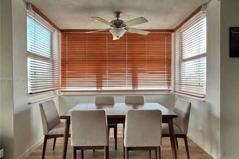 Copropriété à vendre à North Miami Beach, Floride: 2 chambres, 100.61 m2 № 2007126 - photo 6