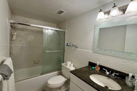 Copropriété à vendre à North Miami Beach, Floride: 2 chambres, 100.61 m2 № 2007126 - photo 15