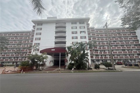 Copropriété à vendre à North Miami Beach, Floride: 2 chambres, 100.61 m2 № 2007126 - photo 2