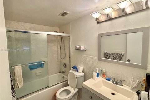 Copropriété à vendre à North Miami Beach, Floride: 2 chambres, 100.61 m2 № 2007126 - photo 20