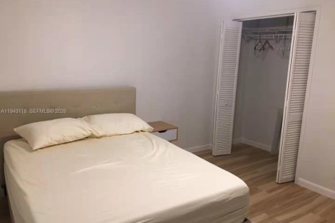 Copropriété à vendre à North Miami Beach, Floride: 2 chambres, 100.61 m2 № 2007126 - photo 18