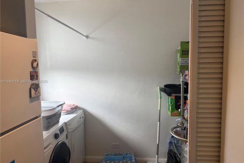 Copropriété à vendre à North Miami Beach, Floride: 2 chambres, 100.61 m2 № 2007126 - photo 13