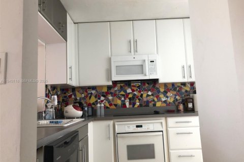 Copropriété à vendre à North Miami Beach, Floride: 2 chambres, 100.61 m2 № 2007126 - photo 10