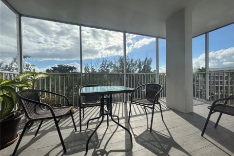 Copropriété à vendre à North Miami Beach, Floride: 2 chambres, 100.61 m2 № 2007126 - photo 21