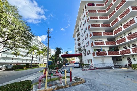 Condo à North Miami Beach, Floride, 2 chambres  № 2007126