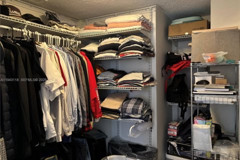 Copropriété à vendre à North Miami Beach, Floride: 2 chambres, 100.61 m2 № 2007126 - photo 16