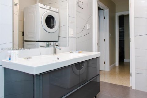 Купить виллу или дом в Холливуд, Флорида 6 спален, 217.02м2, № 1931901 - фото 29