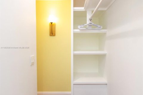 Купить виллу или дом в Холливуд, Флорида 6 спален, 217.02м2, № 1931901 - фото 18