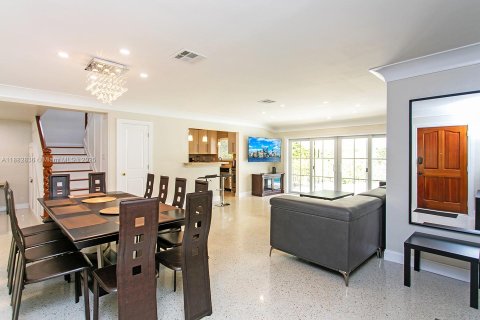 Купить виллу или дом в Холливуд, Флорида 6 спален, 217.02м2, № 1931901 - фото 8