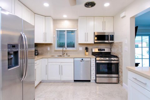 Купить виллу или дом в Холливуд, Флорида 6 спален, 217.02м2, № 1931901 - фото 6