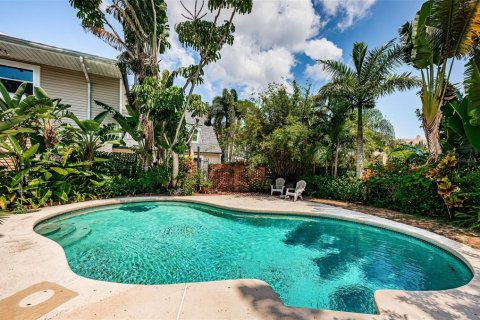 Casa en venta en Saint Petersburg, Florida, 4 dormitorios, 448.53 m2 № 1870133 - foto 9