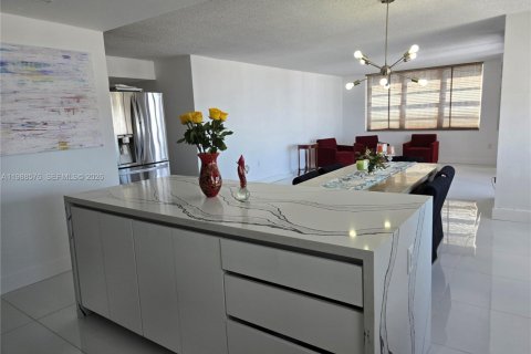 Condominio en venta en Aventura, Florida, 2 dormitorios, 121.05 m2 № 2050697 - foto 3