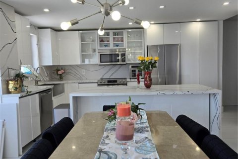 Condominio en venta en Aventura, Florida, 2 dormitorios, 121.05 m2 № 2050697 - foto 1