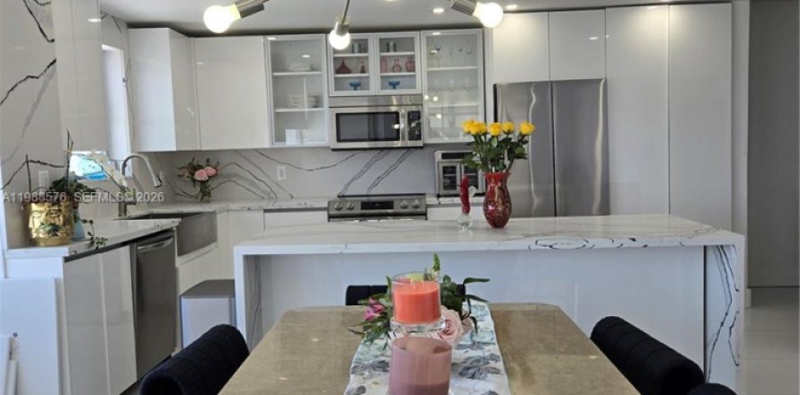 Condominio en Aventura, Florida, 2 dormitorios  № 2050697