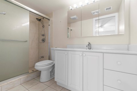 Condo in Deerfield Beach, Florida, 2 bedrooms № 2242813 - photo 20