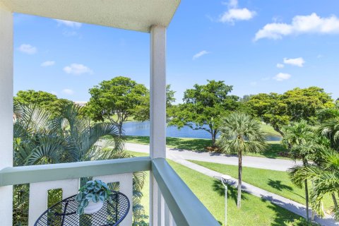 Condo in Deerfield Beach, Florida, 2 bedrooms № 2242813 - photo 25