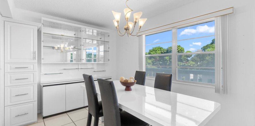 Condo in Deerfield Beach, Florida, 2 bedrooms № 2242813