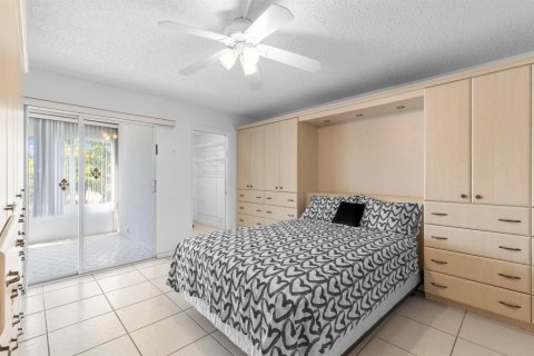 Condo in Deerfield Beach, Florida, 2 bedrooms № 2242813 - photo 12