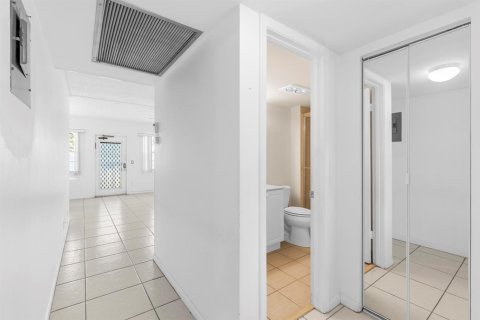 Condo in Deerfield Beach, Florida, 2 bedrooms № 2242813 - photo 11