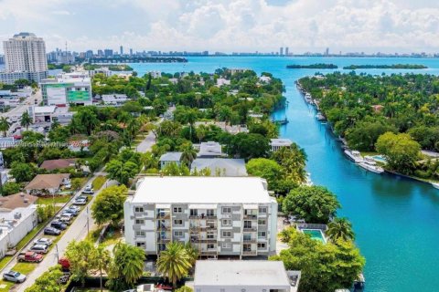 Condo in Miami, Florida, 2 bedrooms  № 1929568 - photo 11