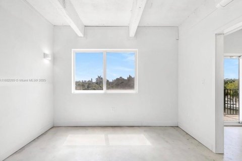 Condo in Miami, Florida, 2 bedrooms  № 1929568 - photo 7