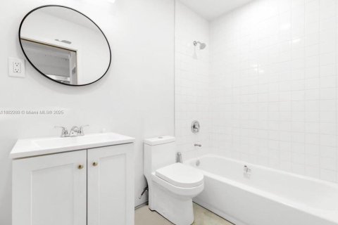 Condo in Miami, Florida, 2 bedrooms  № 1929568 - photo 6