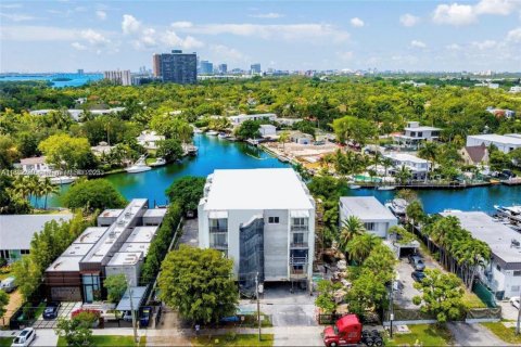 Condo in Miami, Florida, 2 bedrooms  № 1929568 - photo 12