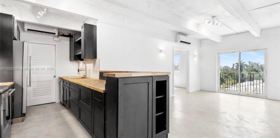 Condo in Miami, Florida, 2 bedrooms  № 1929568