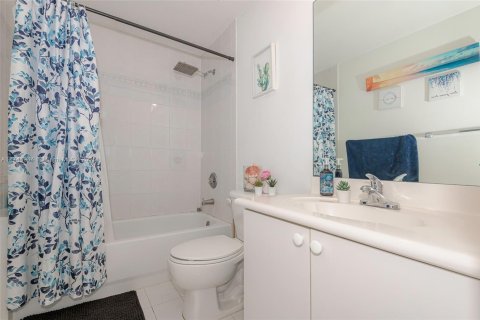 Купить кондоминиум в Дорал, Флорида 3 спальни, 136.01м2, № 1710746 - фото 23