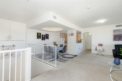 Купить кондоминиум в Дорал, Флорида 3 спальни, 136.01м2, № 1710746 - фото 9