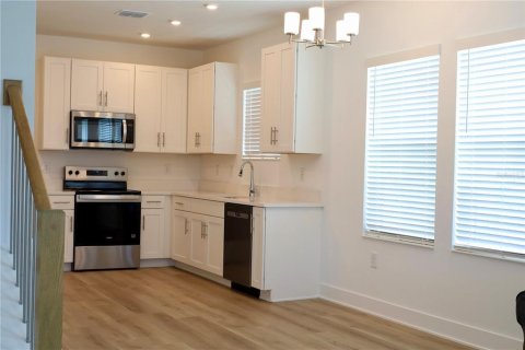 House in Tampa, Florida 5 bedrooms, 185.15 sq.m. № 2393839 - photo 5