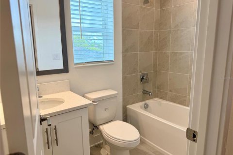 House in Tampa, Florida 5 bedrooms, 185.15 sq.m. № 2393839 - photo 16