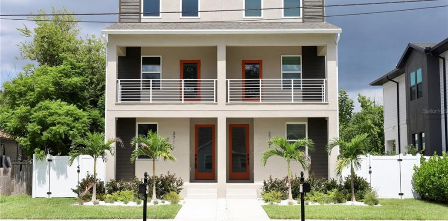 House in Tampa, Florida 5 bedrooms, 185.15 sq.m. № 2393839