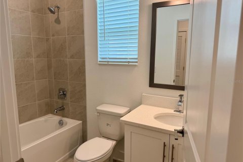 House in Tampa, Florida 5 bedrooms, 185.15 sq.m. № 2393839 - photo 18