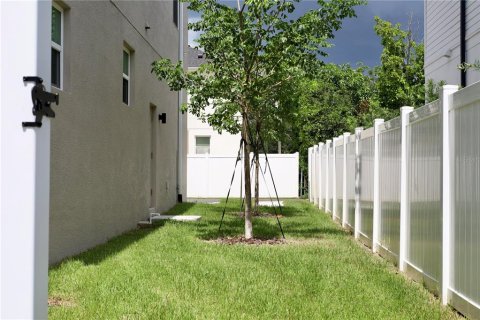 House in Tampa, Florida 5 bedrooms, 185.15 sq.m. № 2393839 - photo 21