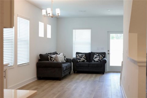House in Tampa, Florida 5 bedrooms, 185.15 sq.m. № 2393839 - photo 6