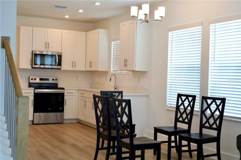 House in Tampa, Florida 5 bedrooms, 185.15 sq.m. № 2393839 - photo 4
