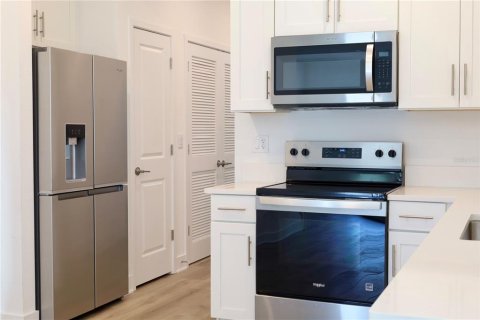 House in Tampa, Florida 5 bedrooms, 185.15 sq.m. № 2393839 - photo 10
