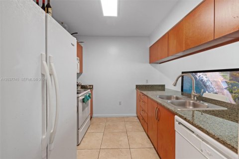Copropriété à vendre à Miami, Floride: 1 chambre, 75.99 m2 № 2155028 - photo 9