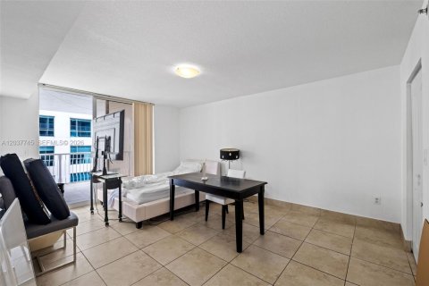 Copropriété à vendre à Miami, Floride: 1 chambre, 75.99 m2 № 2155028 - photo 12
