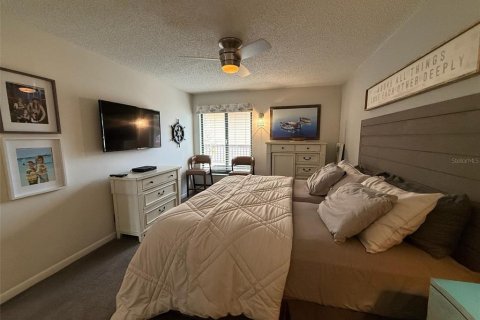 Condo in Saint Petersburg, Florida, 2 bedrooms  № 1907313 - photo 12