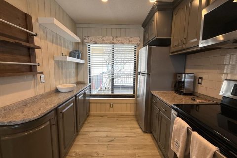 Condo in Saint Petersburg, Florida, 2 bedrooms  № 1907313 - photo 5
