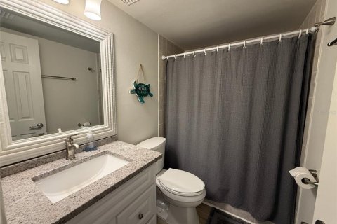 Condo in Saint Petersburg, Florida, 2 bedrooms  № 1907313 - photo 16