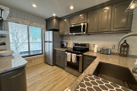Condo in Saint Petersburg, Florida, 2 bedrooms  № 1907313 - photo 4