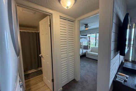 Condo in Saint Petersburg, Florida, 2 bedrooms  № 1907313 - photo 17